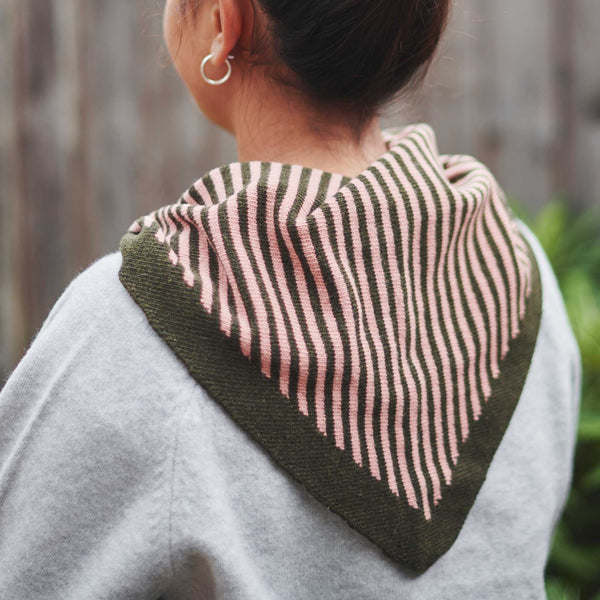 TRIANGLE NECK SCARF - lambswool - stripe - green/pink