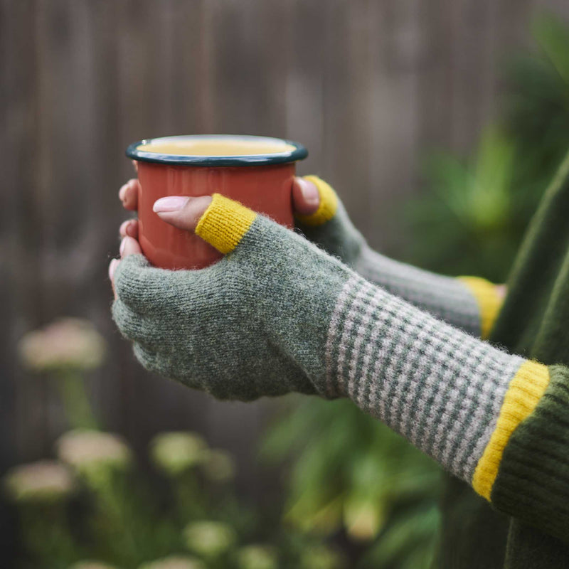 Women's Soft Green & Electric Lambswool Fingerless Gloves