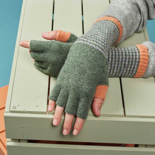 Women's Moss Green & Peach Lambswool Fingerless Gloves